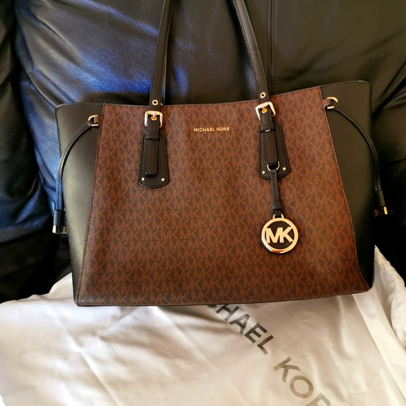Michael Kors Purse - Picture 2 of 2